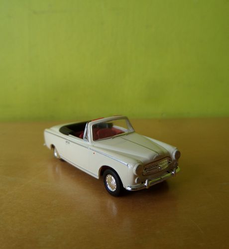 Brekina H0 29163 Peugeot 403 Cabrio wit