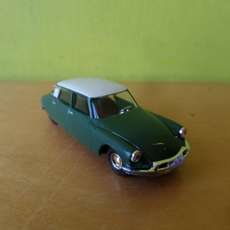 Busch H0 48020 Citroen DS donker groen / wit