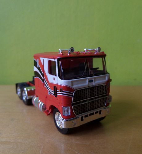 Brekina H0 85851 Ford CLT 9000 rood / wit