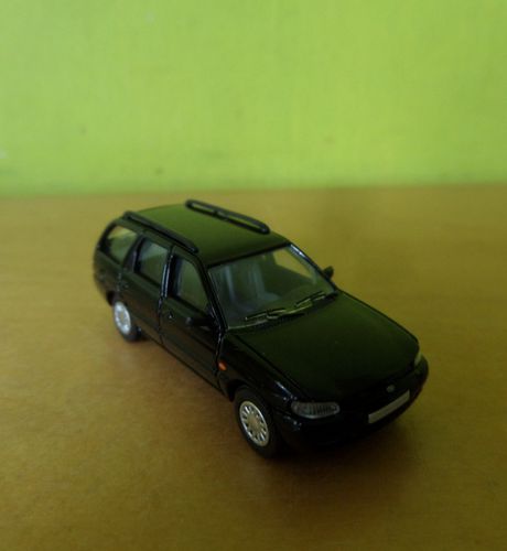 PCX H0 870464 Ford Escort MK VII Turnier