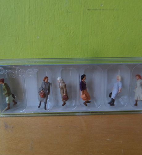 Preiser H0 14085 Vrouwen op reis