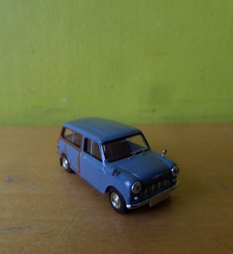 Brekina H0 15363 Austin Van "Woody" blauw