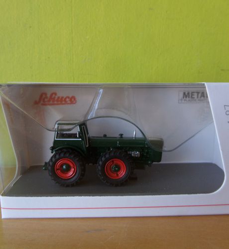 Schuco H0 26792 Dutra DK tractor