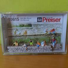 Preiser H0 10615 Op de muur zitten