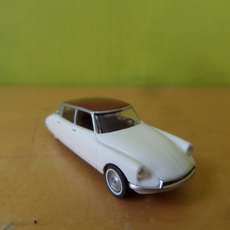 Wiking H0 80713 Citroen ID 19 wit / rood dak
