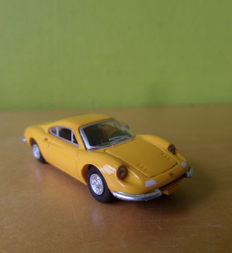 PCX   H0 870218  Ferrari Dino geel