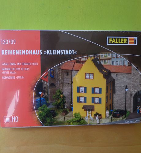 Faller H0 130709 Kleine stad woning