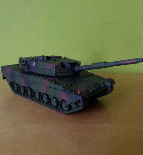 Schuco H0 26663 Leopard 2A1 Tank