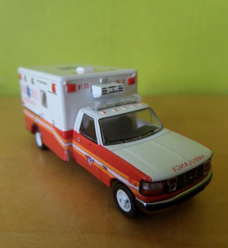 PCX H0 870360 Ford F-350 Horton Ambulance