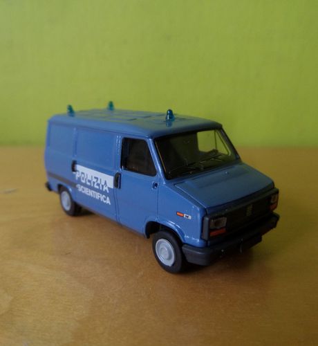 Brekina H0 34917 Fiat Ducato Polizia Scientifica