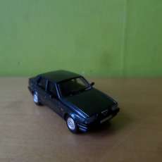 PCX H0 870786 Alfa 75 donker groen