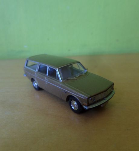 Brekina H0 29470 Volvo 145 combi goud
