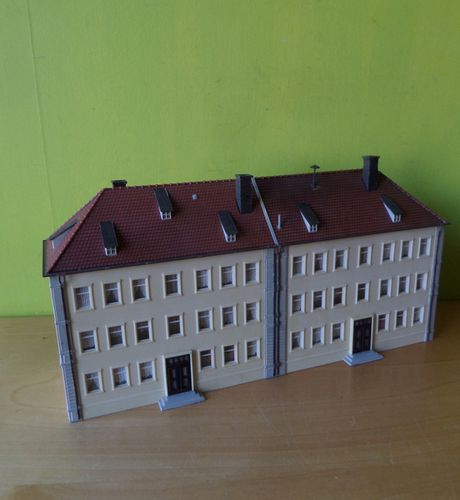 Faller H0 Kazerne gebouw