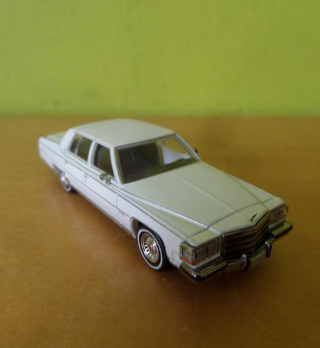 PCX H0 870449 Cadillac Fleetwood Brougham