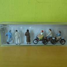 Preiser H0 12484 Passanten en fietsers
