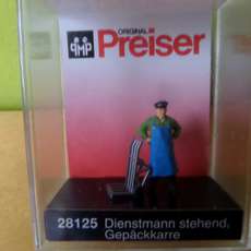 Preiser H0 28125 Man met steekwagen