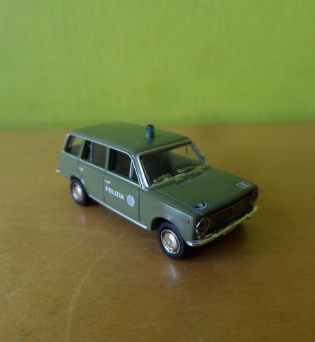Brekina H0 22428 Fiat 124 Polizia