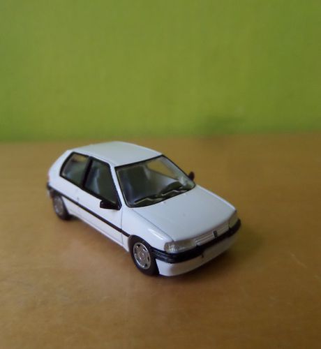 PCX H0 871244 Peugeot 106 wit