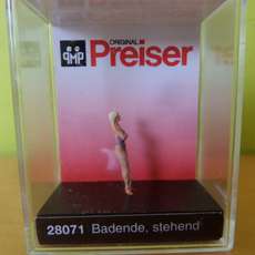 Preiser H0 28071Staand  Meisje in badpak