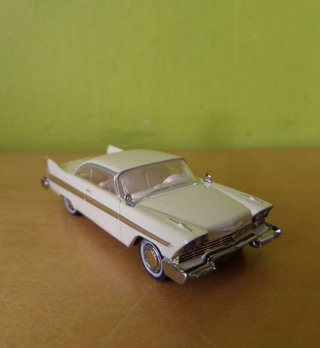 Brekina H0 19677 Plymouth Fury beige