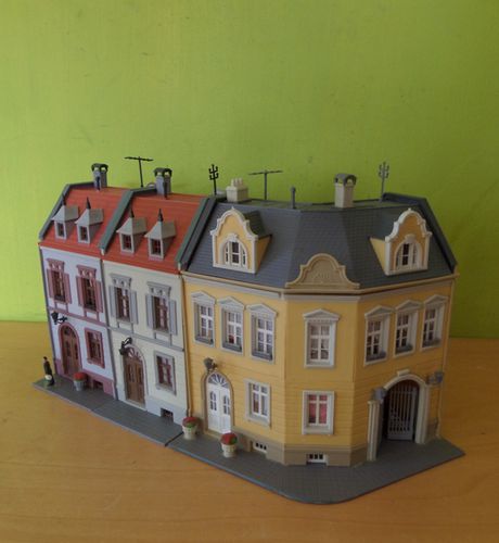 Kibri H0 Stadsblok met hoekpand