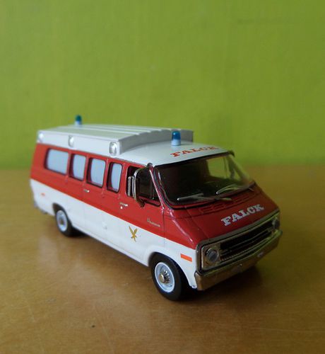 Brekina H0 18302 Dodge B-200 Ambulance