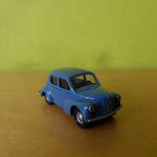 Busch H0 89111 Renault 4 CV blauw