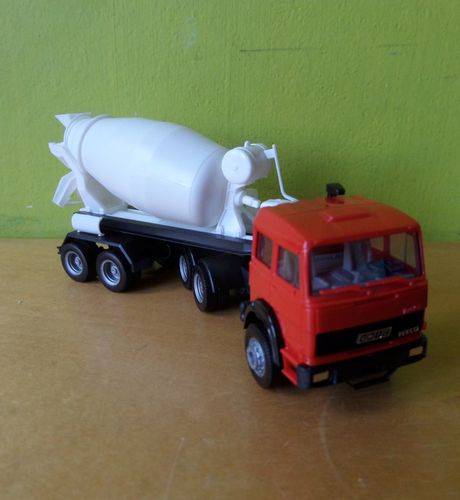 Herpa H0 315630 Iveco Unic Beton mixer