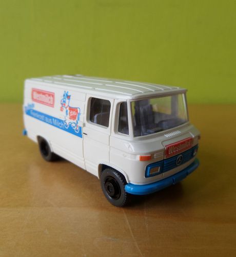 Wiking H0 27058 Mercedes MB L 406 "Westmilch"