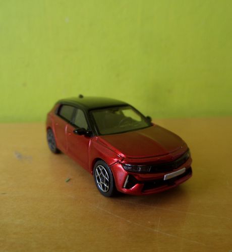 PCX H0 870588 Opel Astra L  donker rood