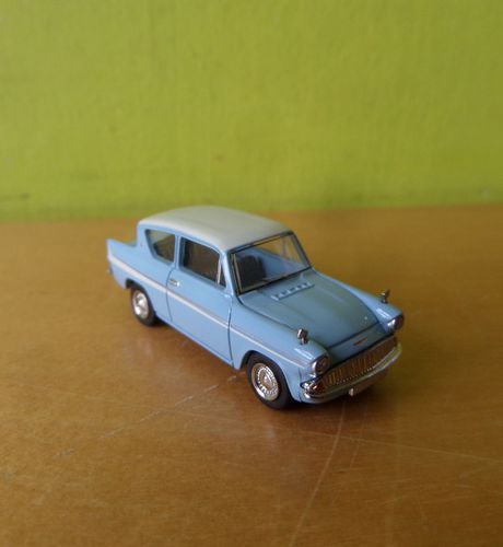 Brekina H0 19331 Ford Anglia licht blauw
