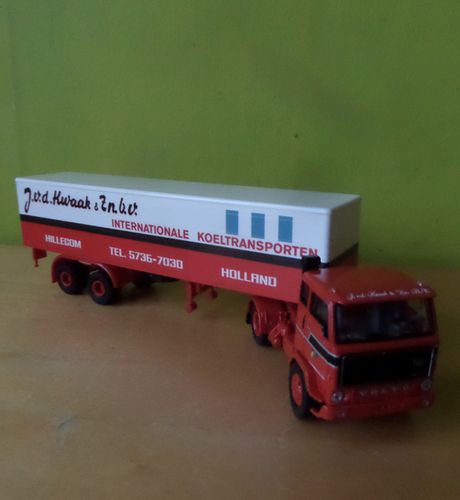 Brekina H0 85687 Volvo F89 "v/d Kwaak"