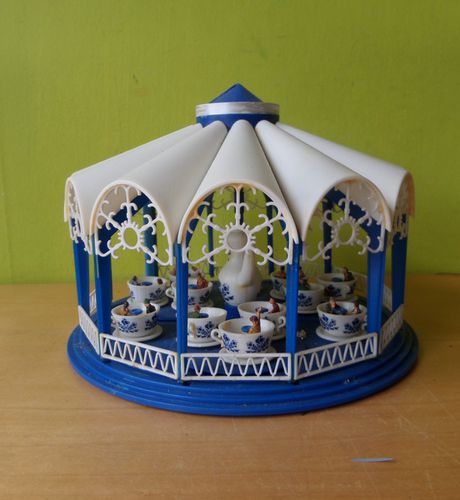 Faller H0 Kermis Dansende koffiekopjes