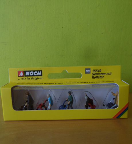 Noch H0 15549 Senioren met rollator