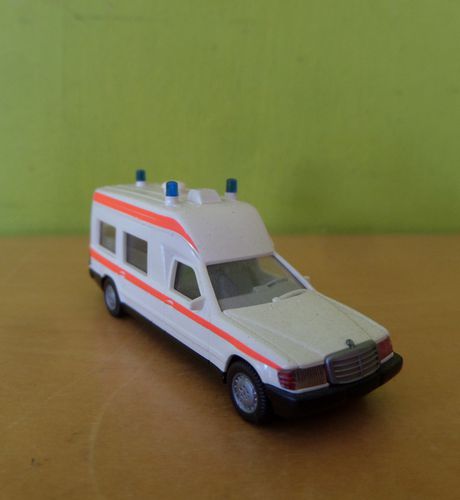 Wiking H0 700120 Mercedes ziekenwagen