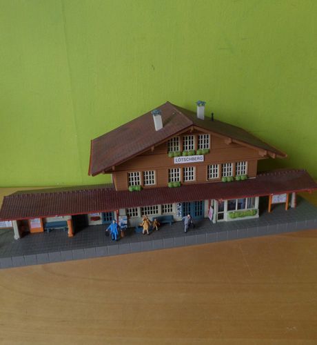 Kibri H0 Zwitsers station "Lotschberg"
