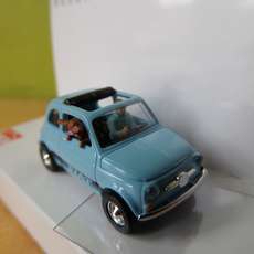 Busch H0 48735 Fiat 500 met hond en baasje