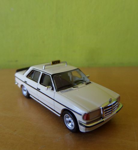 PCX H0 871563 Mercedes W123 AMG Taxi