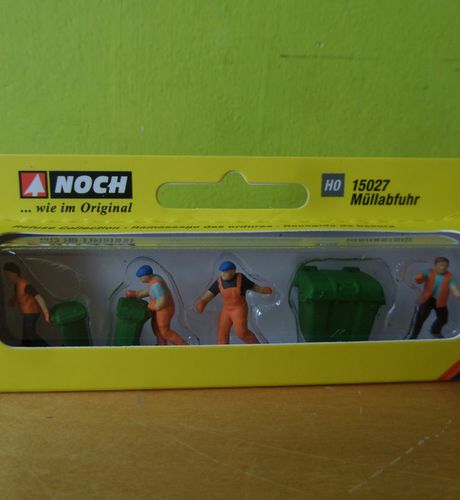 Noch H0 15027 Vuilnismannen aan het werk