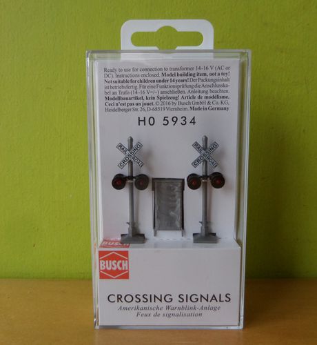 Busch H0 5934  USA overweg Railroad crossing