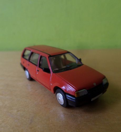 Op bestelling !PCX H0 870497 Opel Kadett E caravan