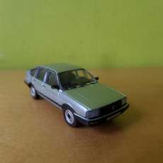 PCX H0 870078 VW Passat B2 zilver
