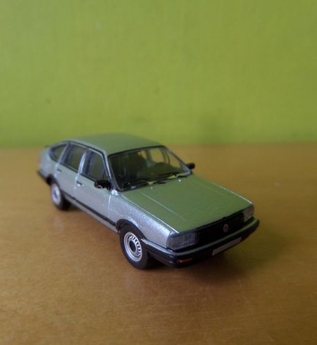 PCX H0 870078 VW Passat B2 zilver