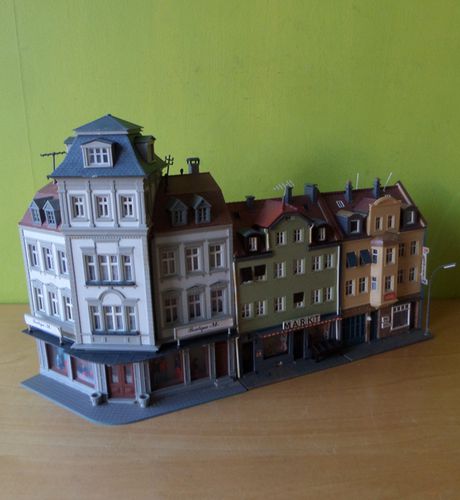 Kibri H0 Stadsblok met hoekhuis