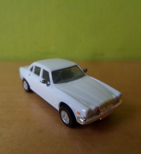Herpa H0 420587 Jaguar XJ wit
