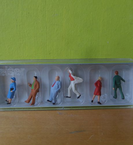 Preiser H0 14124 Voorbijgangers