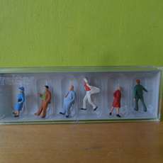 Preiser H0 14124 Voorbijgangers