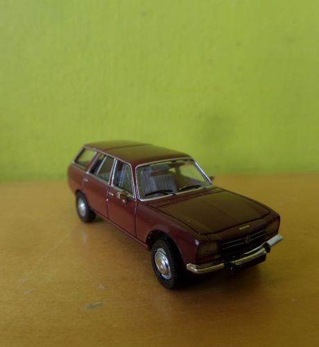 PCX H0 870348 Peugeot 504 Break  bordeaux rood