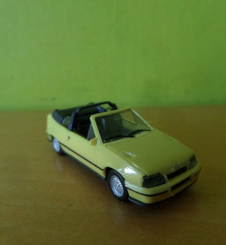 Herpa H0 421027 Opel Kadett E cabrio
