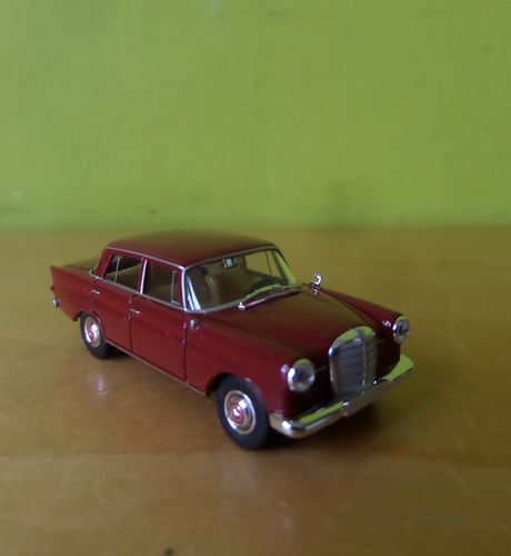 Brekina H0 Mercedes 190 C rood